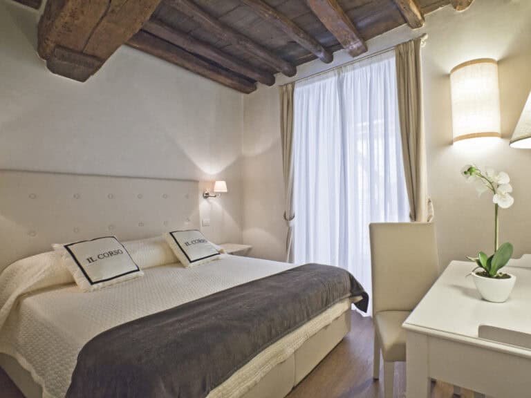 elegante con soffitti a travi a vista